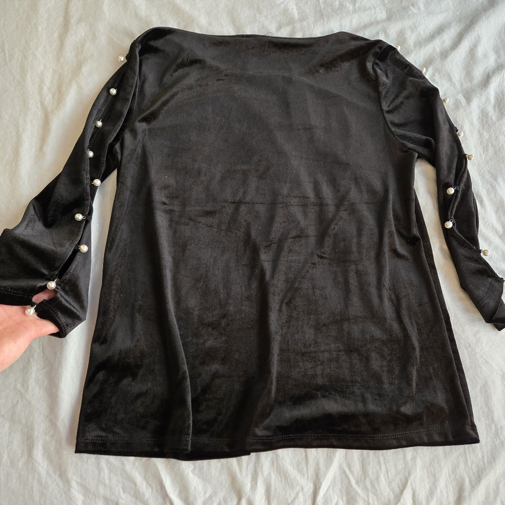 Cable & Gauge sz XL black velvet 3/4 sleeve top, arm cutout & pearl button NWT - Picture 7 of 7